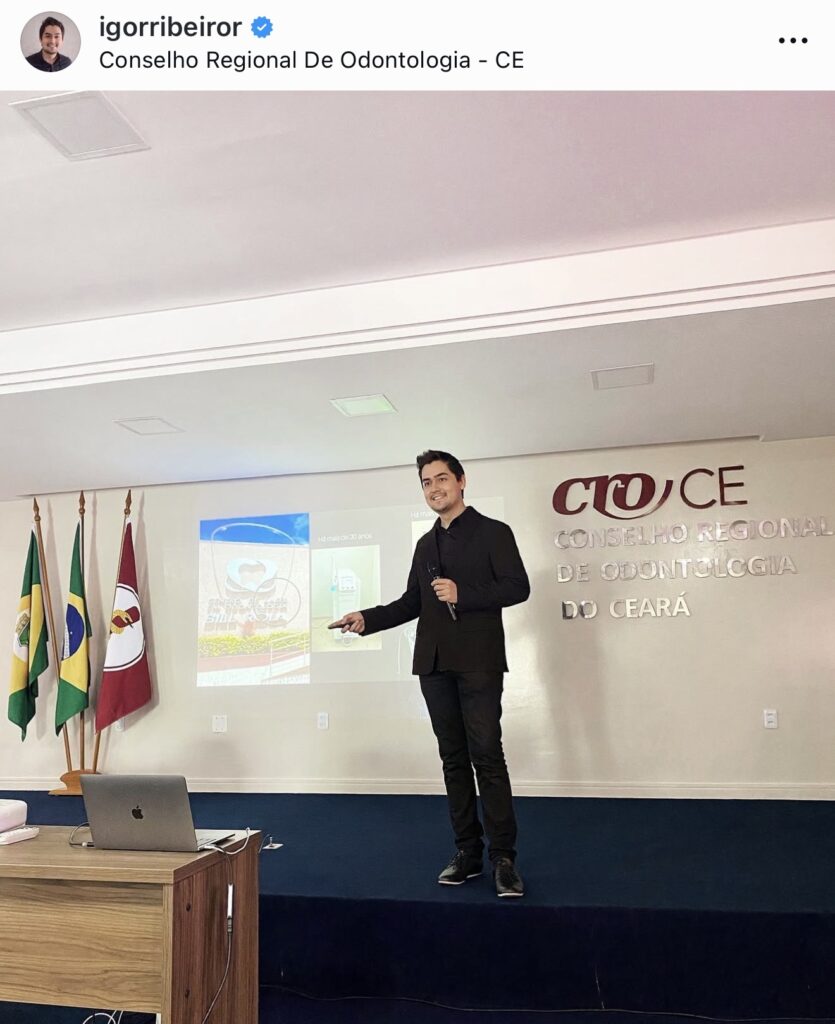Dr. Igor Ribeiro Rola como palestrante convidado no SBTI Meeting CFO/CRO-CE, novembro de 2021, no auditório do Conselho Regional de Odontologia do Ceará