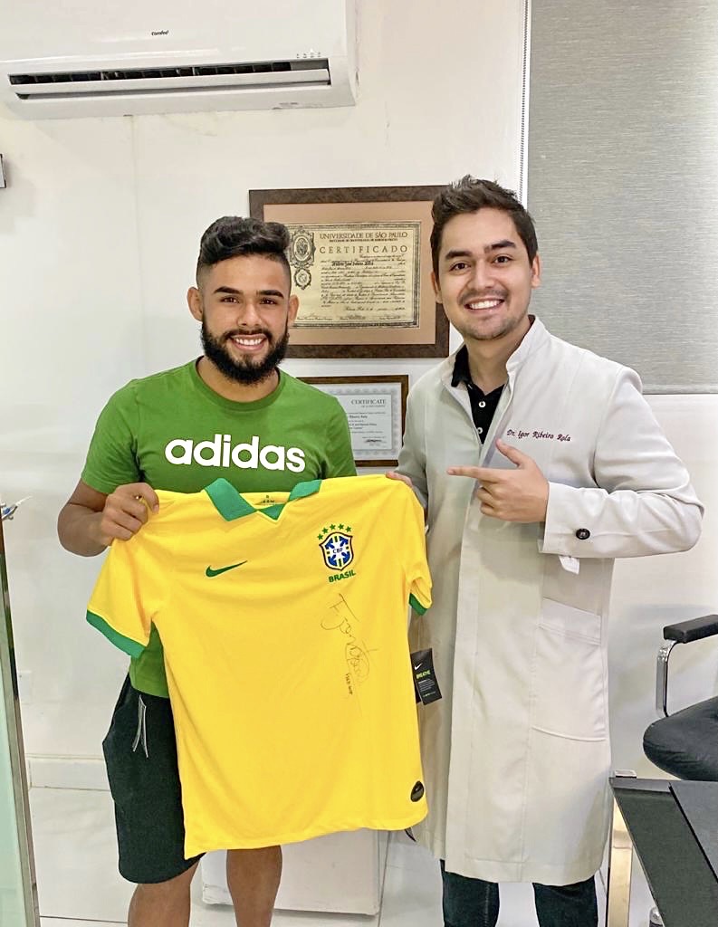 Transformación de Sonrisa con 10 Lentes de Contacto Dentales - Jugador Felipe Jonatan - Fortaleza 1 Jugador de la selección brasileña Felipe Jonatan Dr. Igor Ribeiro Dentista Lentes Dentales